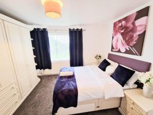 Ένα ή περισσότερα κρεβάτια σε δωμάτιο στο Attractive 4 bedroom entire house in Nottingham