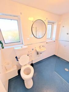 Ένα μπάνιο στο Attractive 4 bedroom entire house in Nottingham