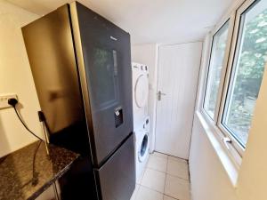 Φωτογραφία από το άλμπουμ του Attractive 4 bedroom entire house in Nottingham σε Stapleford +50 φωτογραφίες