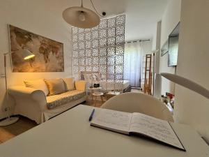 Posteľ alebo postele v izbe v ubytovaní Relax & Comfort Redona 8 Green Oasis near City Centre
