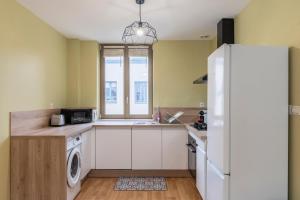 Kuchyň nebo kuchyňský kout v ubytování Bright 1 bedroom apartment, close to city center