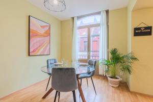 Posezení v ubytování Bright 1 bedroom apartment, close to city center