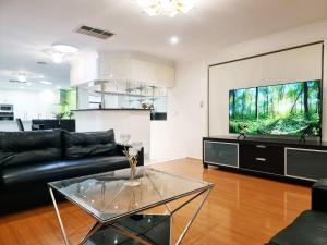 Μια τηλεόραση ή/και κέντρο ψυχαγωγίας στο Spacious 5 bedrooms house