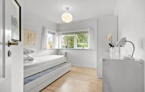 Postel nebo postele na pokoji v ubytování Cozy Home In Roskilde With Wifi