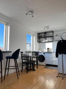 a kitchen and dining room with a table and chairs at One room apartment the Square in Ystad