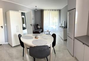 Кухня или мини-кухня в Apartament nad jeziorem Magistrackim w Mrągowie
 +5 фотографий