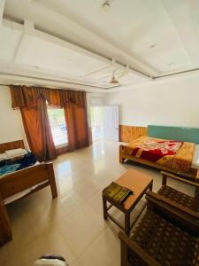 Ruang duduk di Four Star hotel and Restaurant +15 gambar