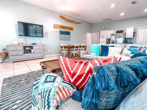 Kuchyň nebo kuchyňský kout v ubytování Eye-catching Property w/ Picturesque Coastal Views