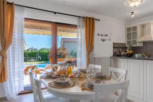 Φαγητό σε αυτή η παραθεριστική κατοικία ή κάπου εκεί κοντά