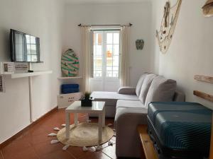 a living room with a couch and a table at Casa Do Gerardo in Nazaré