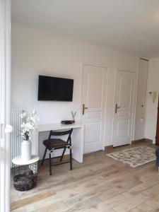 Fotografia z galérie ubytovania Appartement avec jardin privé - 2 à 4 voyageur(s) v destinácii Chaville + 8 fotografií