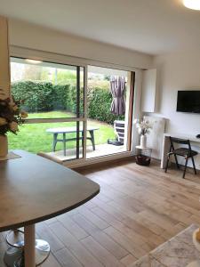 Fotografia z galérie ubytovania Appartement avec jardin privé - 2 à 4 voyageur(s) v destinácii Chaville