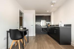 Kuchyň nebo kuchyňský kout v ubytování Modern 1 Bedroom Apartment in Central Wakefield + 5 fotografií