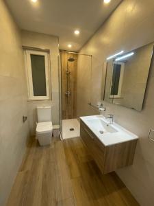 A bathroom at OpenView Apartment Marsaxlokk