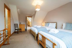 Rúm í herbergi á Dingle Harbour Hideaway