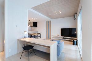 a kitchen and living room with a table and chairs at -Mova Villa Koshi Misawa north-近阿蘇 熊本城 各類溫泉 台積電 合志獨棟民宿 體驗當地生活 in Yuge