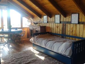 a bedroom with a bed and a table in a room at Na'raucária in Cambará +19 photos