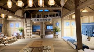 a large living room with wooden ceilings and a loft at Ho May Garden Retreat - Moc Chau in Mộc Châu