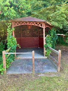 Taman di luar Dom z widokiem na Wisłę, ogrodem i parkingiem AC Progres