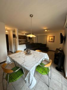 Posezení v ubytování Departamento 1 dorm amoblado con cochera 6 E INVERHOME INMOBILIARIA