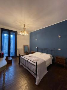 a bedroom with a bed and a blue wall at Il Serafino Holiday Suites in Bari