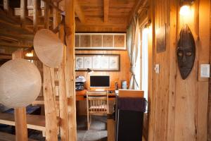 an office with a desk and a computer in a cabin at Refuge Exitchalets Spa & View in Sainte-Lucie-de-Doncaster