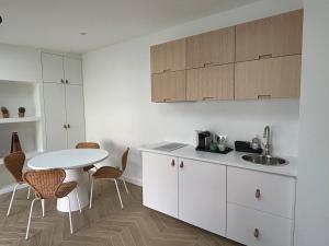 Η κουζίνα ή μικρή κουζίνα στο Charmante Maison 2 pièces RER B - PARIS