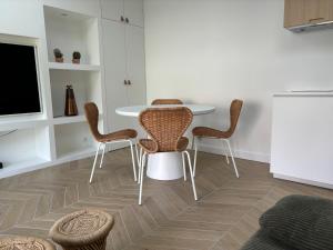 Χώρος καθιστικού στο Charmante Maison 2 pièces RER B - PARIS +4 φωτογραφίες