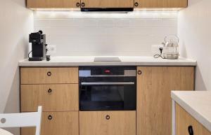 Kuchyňa alebo kuchynka v ubytovaní Kana - Stylish Apartment in Kraków Pomorska - Close, WiFi, Smart TV