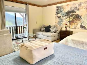 a bedroom with a bed and a living room at Panorama Paradiso by CasadeLuz, 5Acre 360 Retreat close to Old Town Temecula Wine Country in Temecula