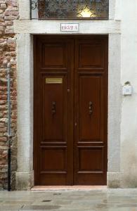 a wooden door with a sign on top of it at Appartamento Ca' Cavalli in Venice