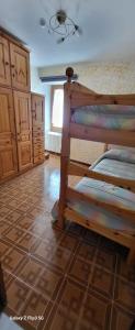 a room with two bunk beds and a tile floor at Casa Rosa in Pescocostanzo