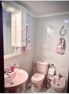 Koupelna v ubytování Apartamento Villa de Noia + 8 fotografií