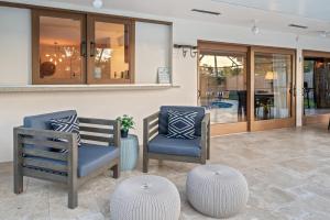 Ein Sitzbereich in der Unterkunft Family Beach Home With Home Theater & Heated Pool!