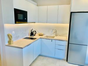 Kuchnia lub aneks kuchenny w obiekcie Thelfi Luxury studio in Attica - close to varkiza beach - Sea view
