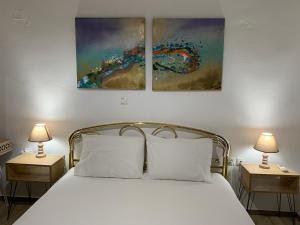 Posteľ alebo postele v izbe v ubytovaní ''Armens luxury home'' 3 minutes from the beach by foot