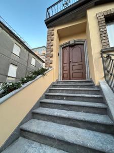 a set of stairs leading to a door of a house at Bed and Breakfast Il Cacciatore in Mormanno