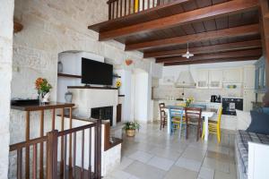 A kitchen or kitchenette at Dimora Monte Grappa