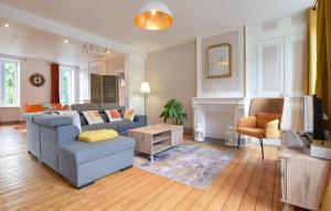 Χώρος καθιστικού στο Cozy Apartment In Cherbourg-En-Cotentin