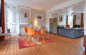 Χώρος καθιστικού στο Cozy Apartment In Cherbourg-En-Cotentin +18 φωτογραφίες