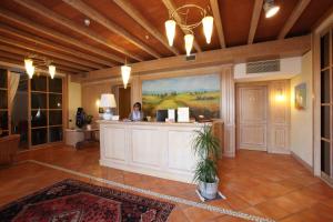 The lobby or reception area at Hotel Camoretti