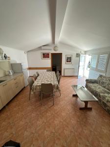 a living room with a table and a couch at Residence Monte Magno in Pula
