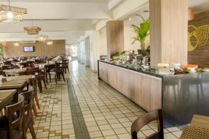 ห้องอาหารหรือที่รับประทานอาหารของ Camboa Hotel Paranaguá