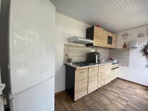 Η κουζίνα ή μικρή κουζίνα στο Apartament Doriana