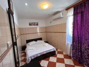 Ένα ή περισσότερα κρεβάτια σε δωμάτιο στο Apartament Doriana