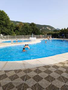 Bazén v ubytovaní Mi casita del Bosque alebo v jeho blízkosti