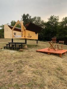 a house with a picnic table and a bench and a picnic table at Stars box La Barona in Villar San Costanzo