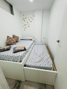 a bedroom with two beds in a room at Apartamento céntrico Vinaros 1A in Vinarós
