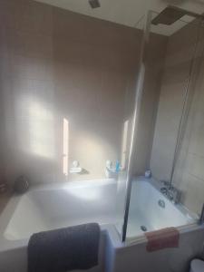 Koupelna v ubytování Edinburgh- 2 Double rooms available