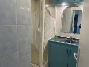 Ένα μπάνιο στο Paisible appartement